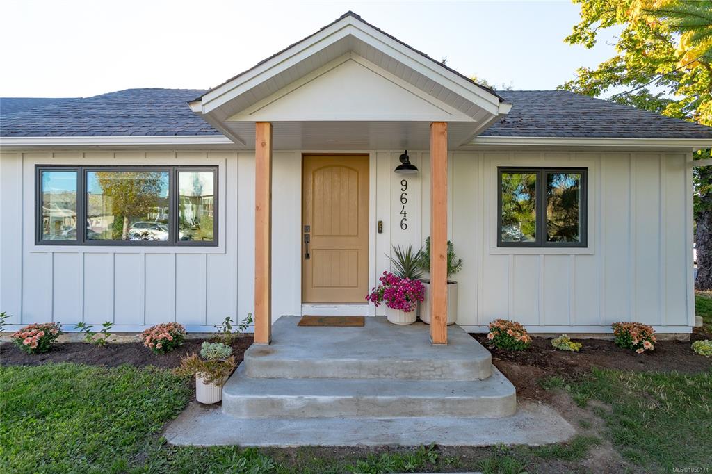 Second View of 9646 Fifth St, Sidney, BC, V8L 2W6