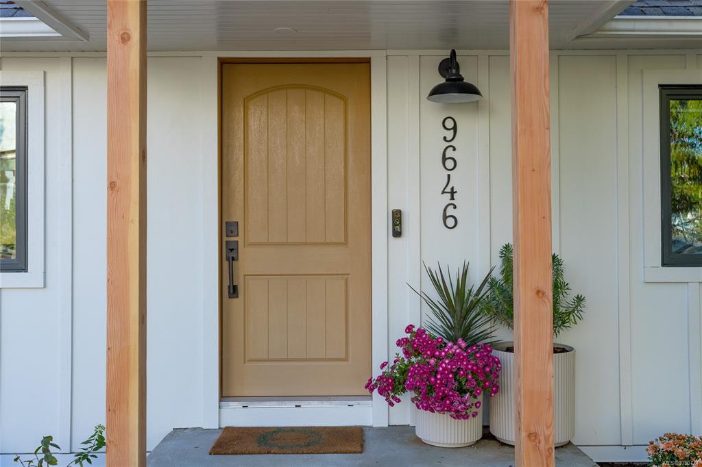 Third View of 9646 Fifth St, Sidney, BC, V8L 2W6