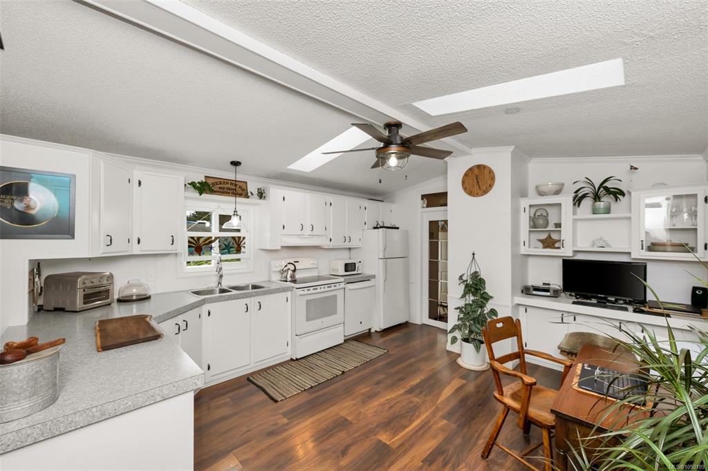 Fifth View of 2779 Stautw Rd, Cedar Ridge Estates MHP, Central Saanich, BC, V8M 2C8