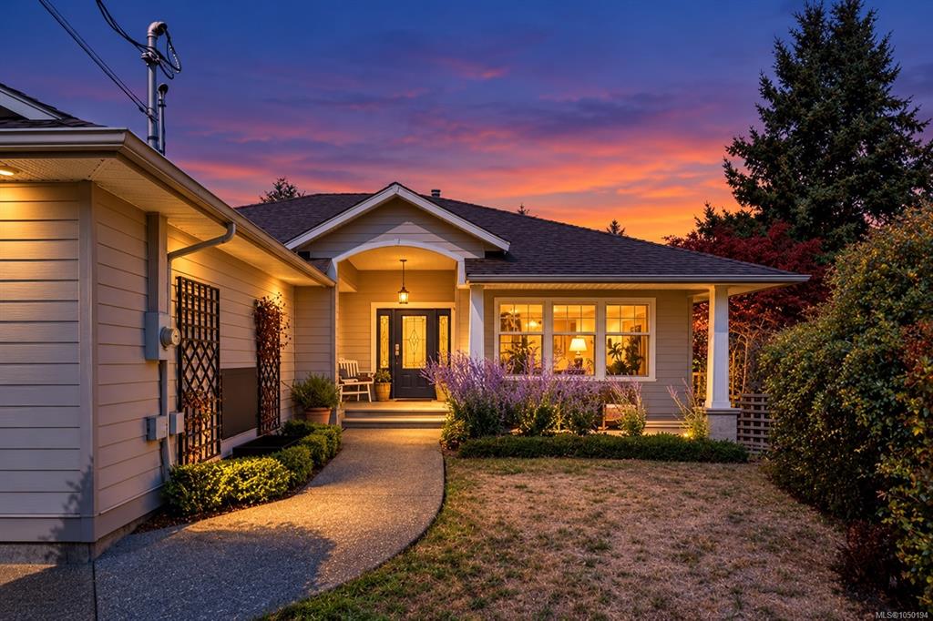 Second View of 8102 Spinnaker Pl, Crofton, BC, V0R 1R0