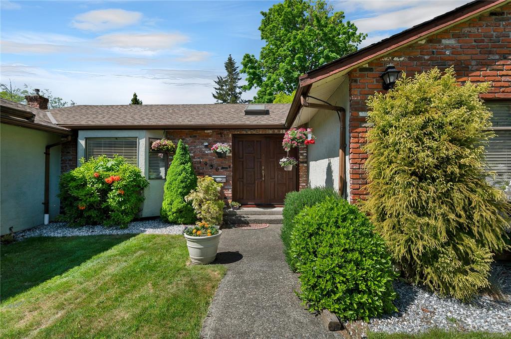 1930 Gillian Pl, 1050204, BC,