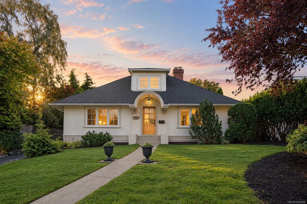 Second View of 1027 Deal St, Oak Bay, BC, V8S 5G6