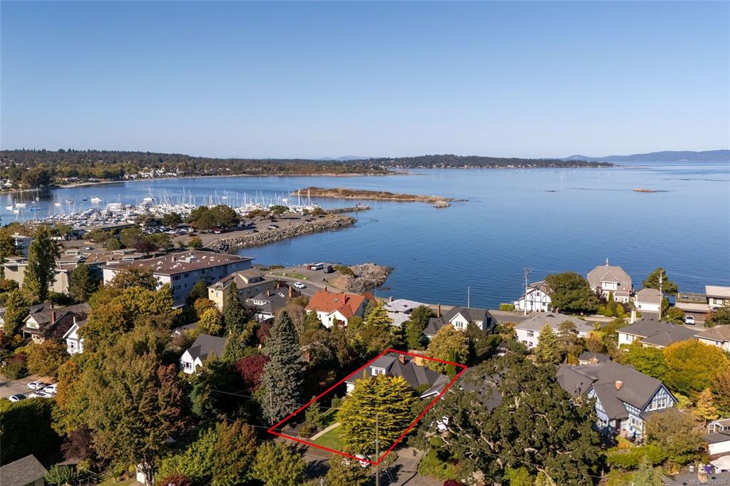 Third View of 1027 Deal St, Oak Bay, BC, V8S 5G6