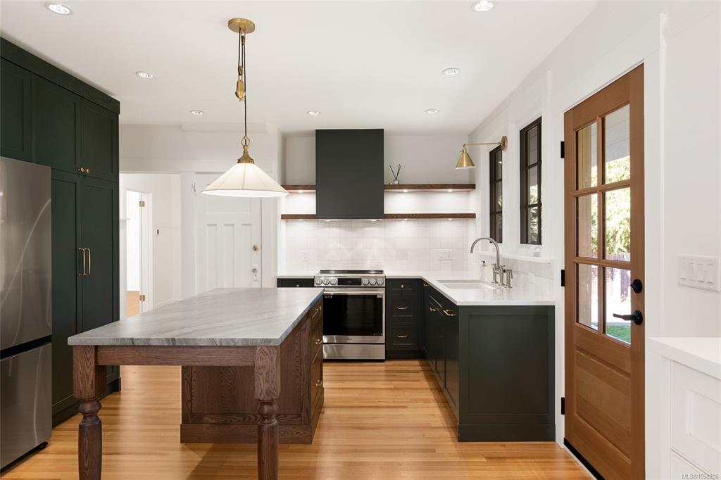 Fourth View of 1027 Deal St, Oak Bay, BC, V8S 5G6