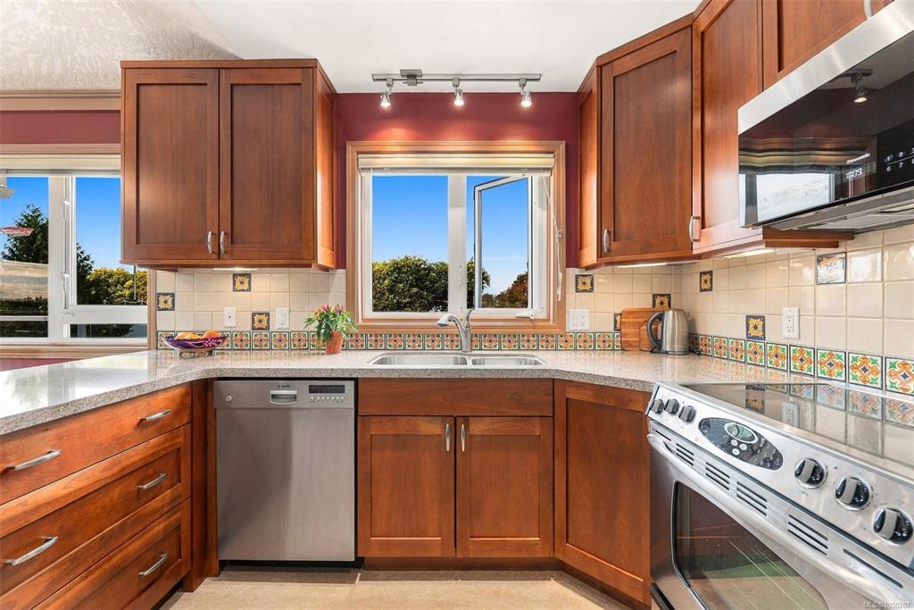 Fourth View of 1158 Fairfield Rd, Victoria, BC, V8V 3B1