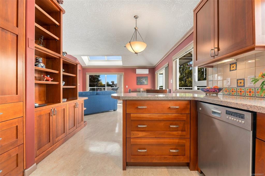 Fifth View of 1158 Fairfield Rd, Victoria, BC, V8V 3B1
