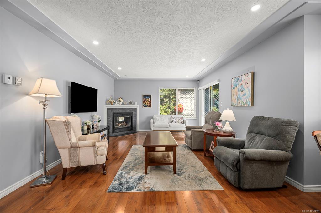 Fourth View of 950 Braidwood Rd, PANORAMA GARDENS, Courtenay, BC, V9N 3R9