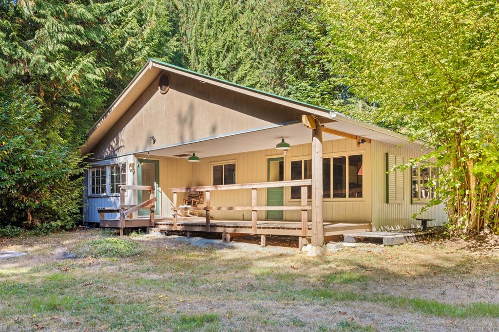 3175 Plumtree Rd, 1050210, BC,