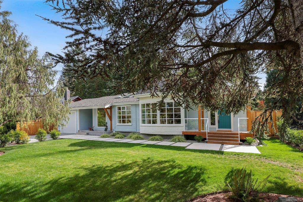 Third View of 164 Crescent Rd E, Qualicum Beach, BC, V9K 1L6