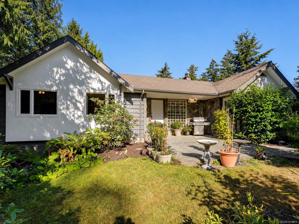 Third View of 6232 Rodolph Rd, Central Saanich, BC, V8Z 5V8