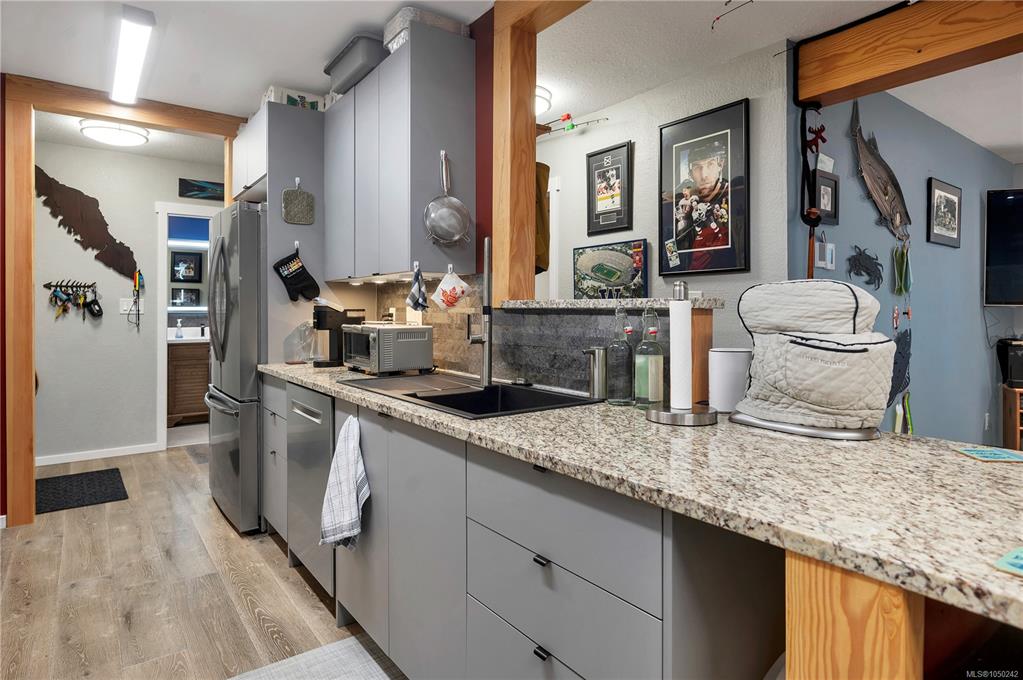 Second View of 611 Macmillan Dr, SAYWARD TOWERS, Sayward, BC, V0P 1R0
