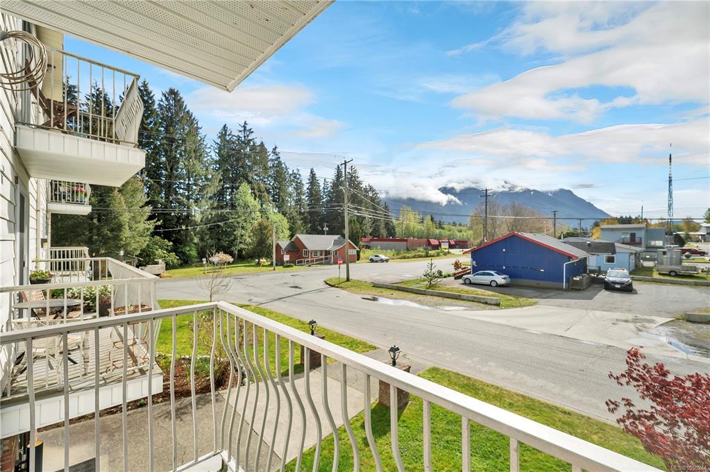 Third View of 611 Macmillan Dr, Sayward Towers, Sayward, BC, V0P 1R0
