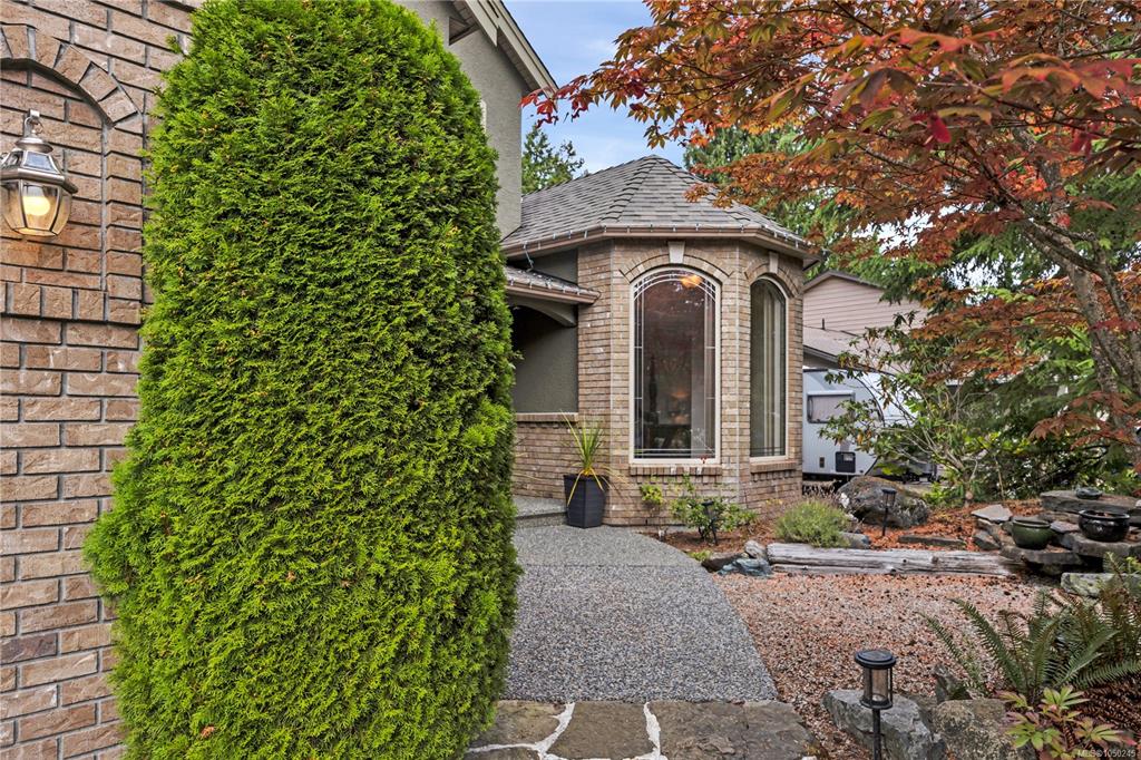Third View of 901 Savary Dr, Qualicum Beach, BC, V9K 1R7