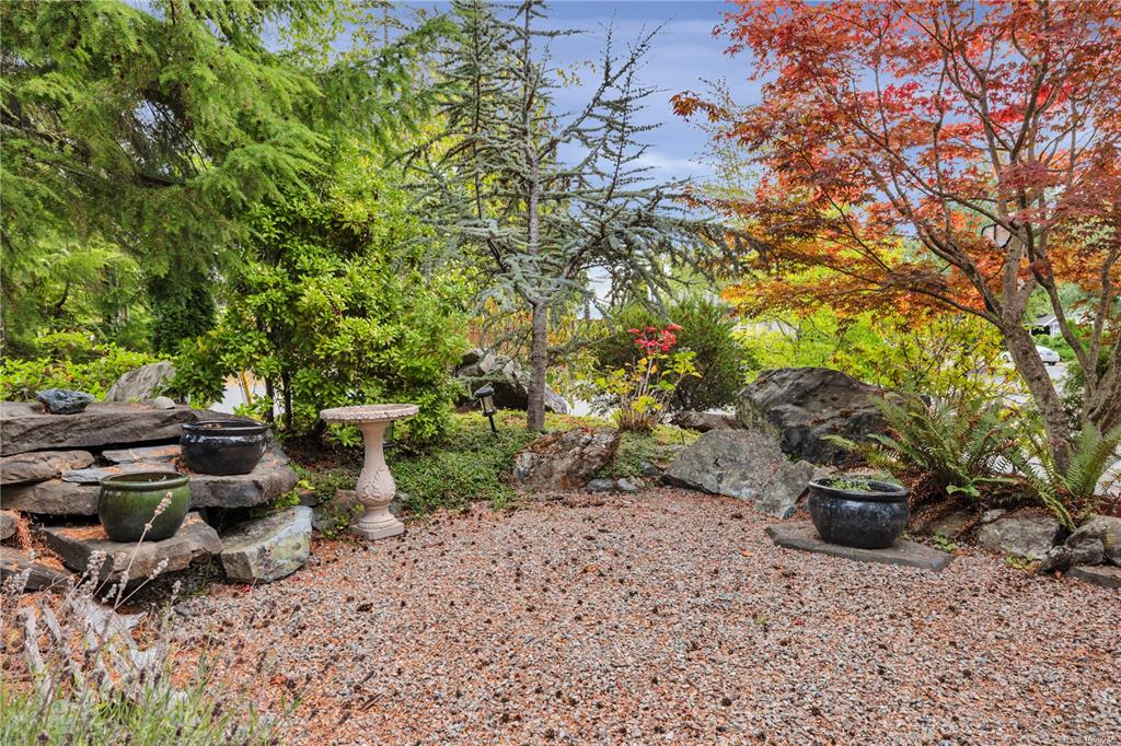 Fourth View of 901 Savary Dr, Qualicum Beach, BC, V9K 1R7