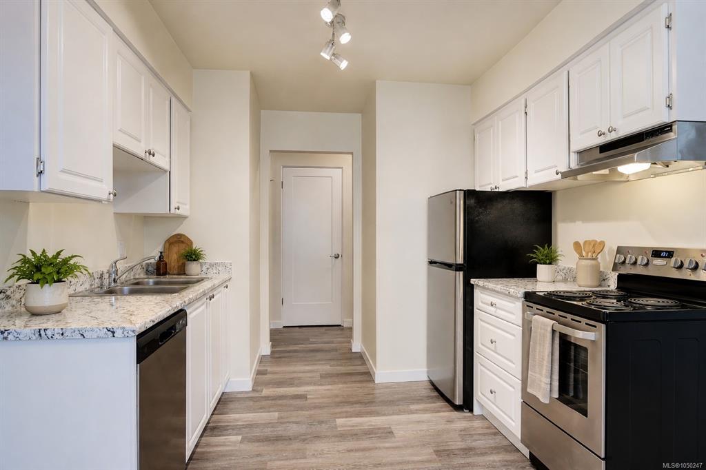 Fourth View of 250 Gorge Rd W, Saanich, BC, V9A 1M6