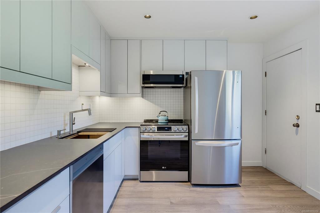 Fourth View of 1714 Ashdale Pl, Saanich, BC, V8N 1N9