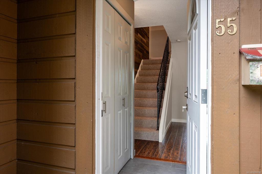 Fourth View of 855 Howard Ave, Eagle Heights, Nanaimo, BC, V9R 5V4