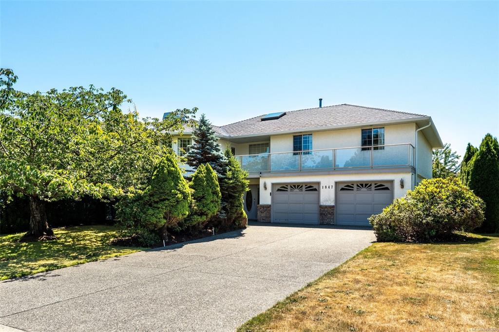 Third View of 1847 El Sereno Dr, Saanich, BC, V8N 6K4