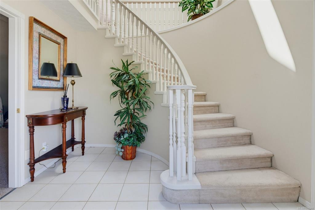 Fifth View of 1847 El Sereno Dr, Saanich, BC, V8N 6K4