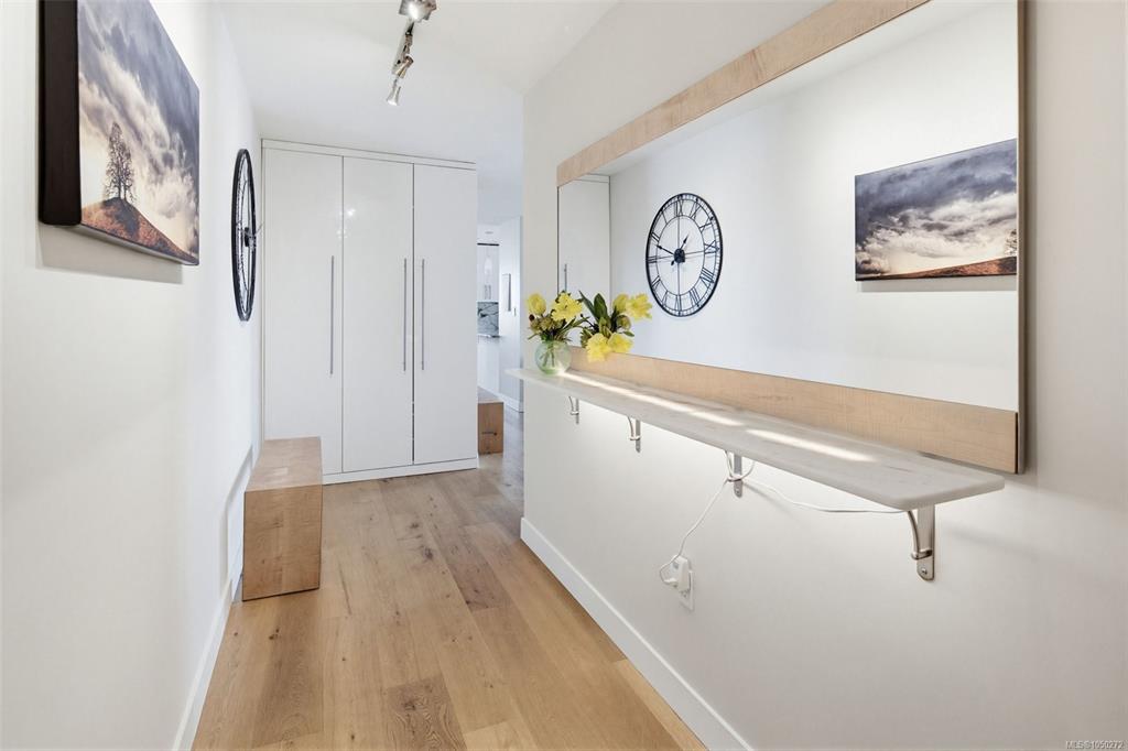Fourth View of 103 Gorge Rd E, Treelane Estates, Victoria, BC, V9A 6Z2