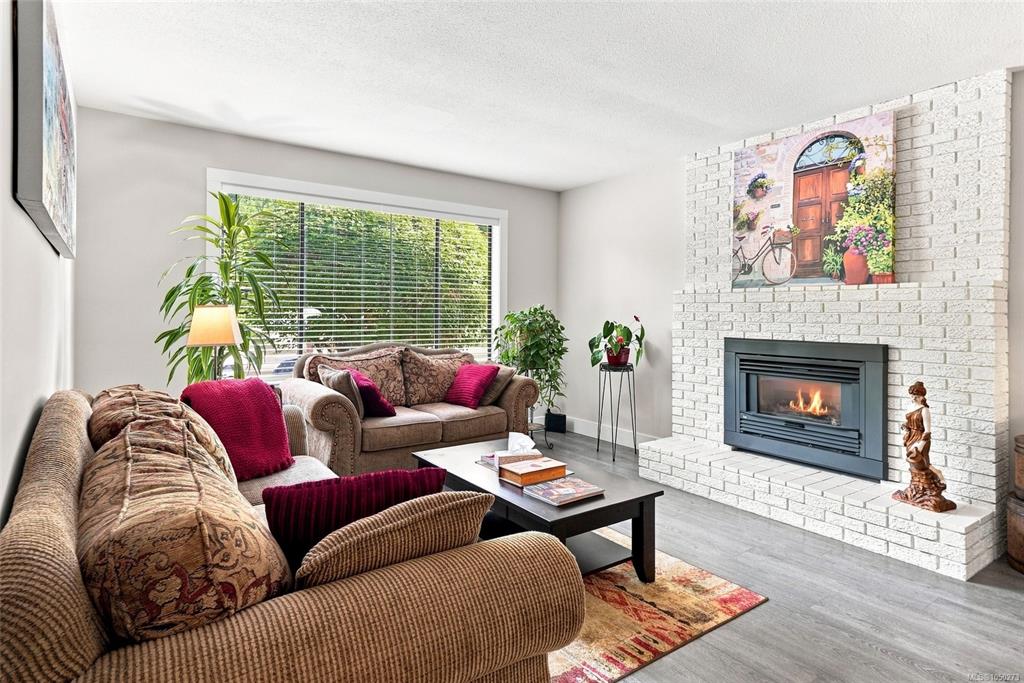 Third View of 517 Hall Rd, Qualicum Beach, BC, V9K 1B7