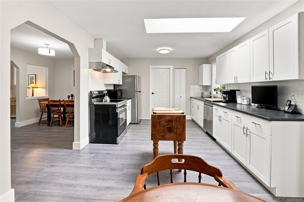 Fifth View of 517 Hall Rd, Qualicum Beach, BC, V9K 1B7