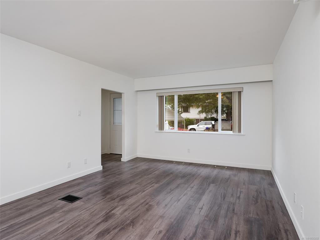 Fifth View of 3092 Albany St, Victoria, BC, V9A 1R5