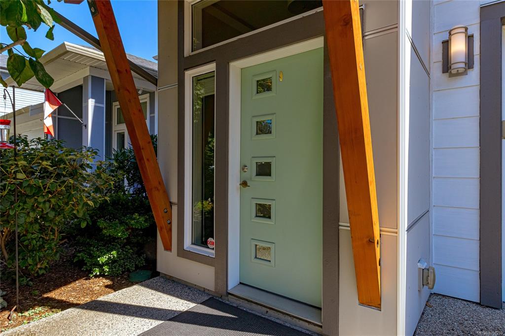 Fifth View of 3325 Painter Rd, Colwood, BC, V9C 2H7