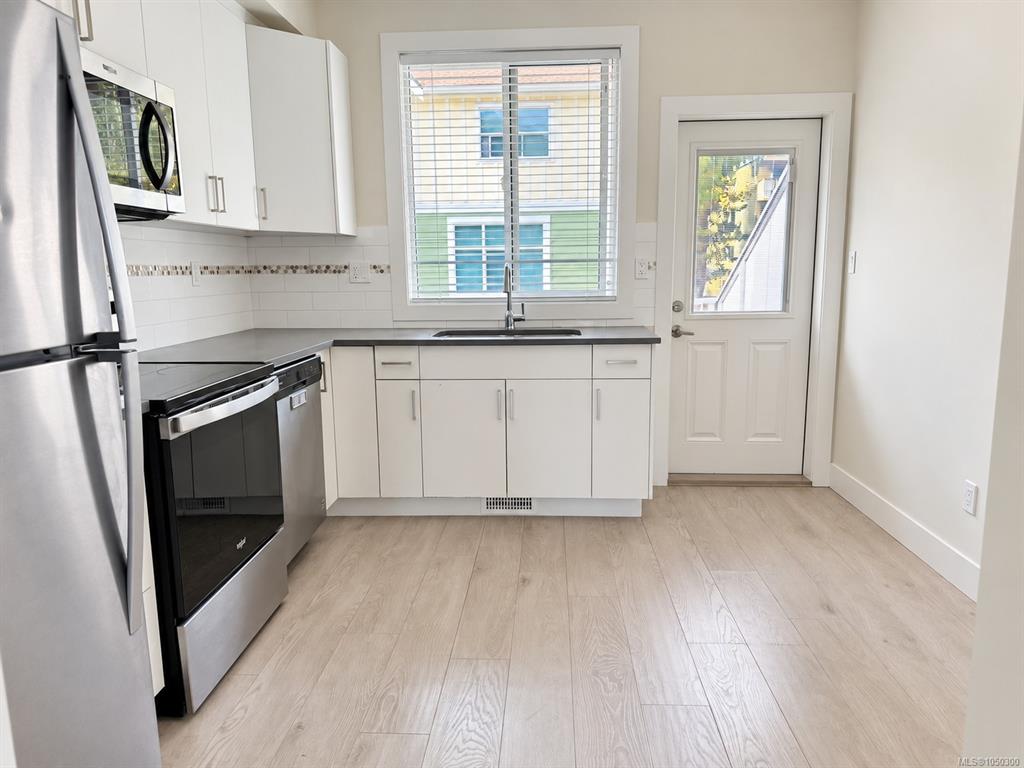 Fifth View of 1027 College St, College Place, Duncan, BC, V9L 2E8