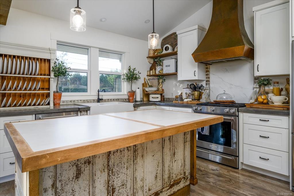 Fifth View of 7128 Benwaldun Rd, Lantzville, BC, V0R 2H0