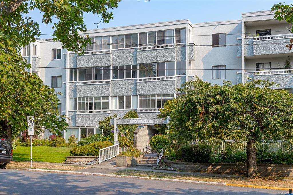 Third View of 1050 Park Blvd, Victoria, BC, V8V 2T4