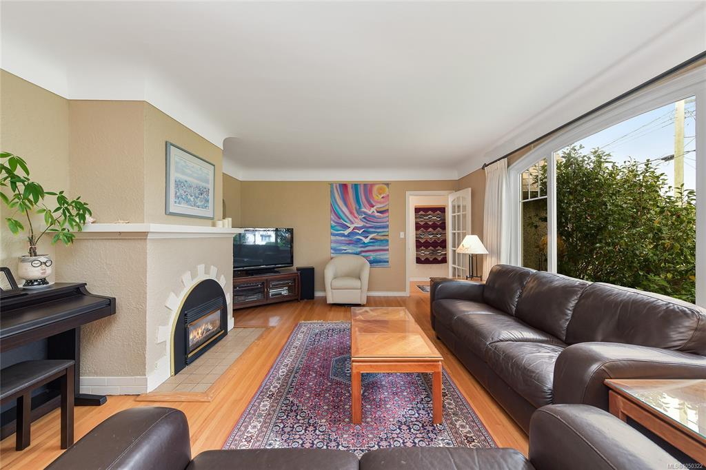 Third View of 2585 Dufferin Ave, Oak Bay, BC, V8R 3L5