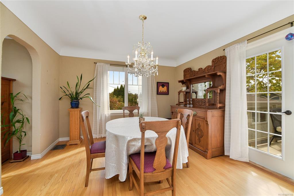 Fifth View of 2585 Dufferin Ave, Oak Bay, BC, V8R 3L5