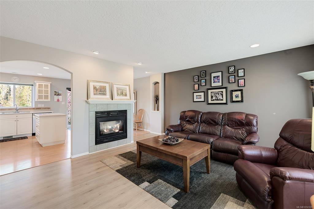 Fifth View of 920 Brulette Pl, Mill Bay, BC, V8H 1J1