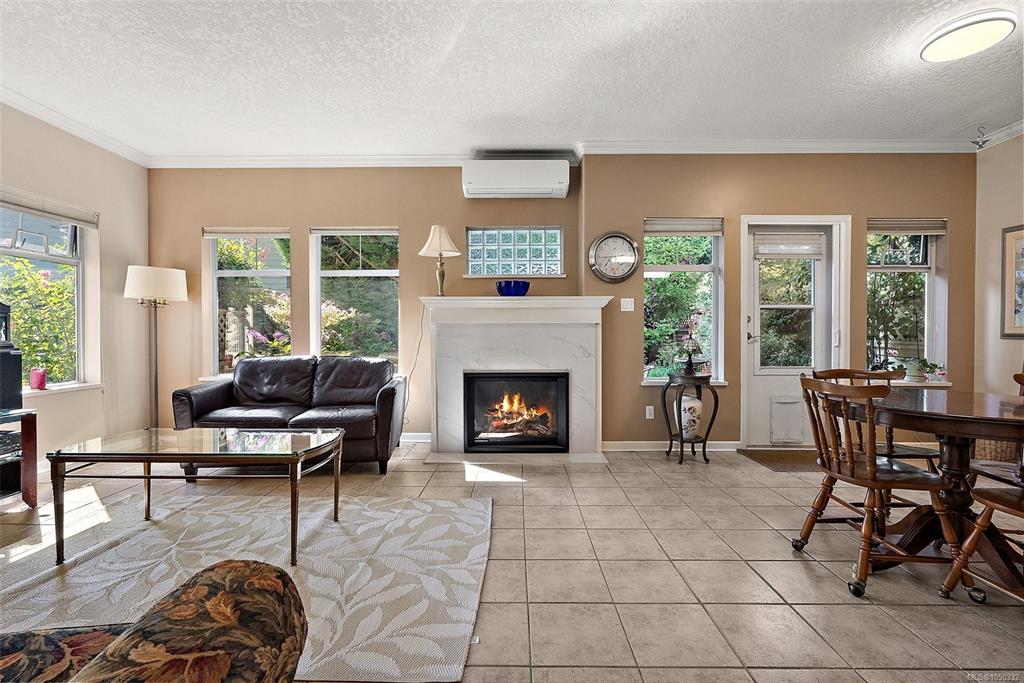 Fourth View of 1110 Willow St, Lakehill Estates, Saanich, BC, V8X 3K2