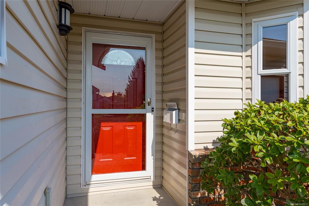 Third View of 2128 Colinwood Rd, Sidney, BC, V8L 4H5