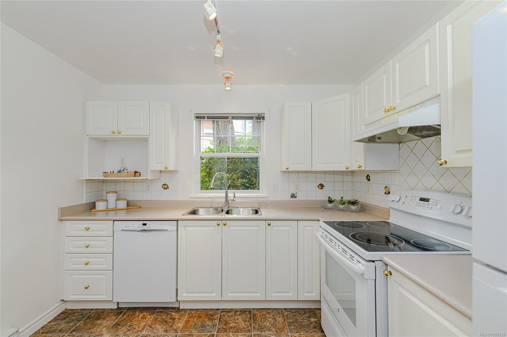 Fifth View of 606 Goldstream Ave, Grand Oaks Terrace, Langford, BC, V9B 2W8