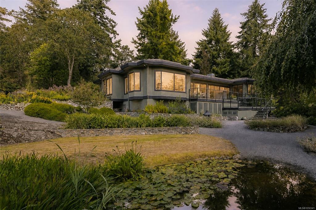 Third View of 1682 Charlton Rd, Saanich, BC, V9E 2C9