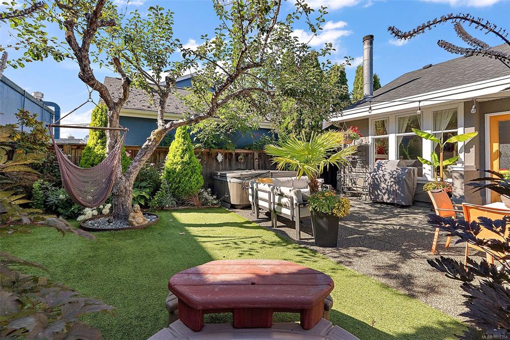 Second View of 1109 Caledonia Ave, Victoria, BC, V8T 1E9