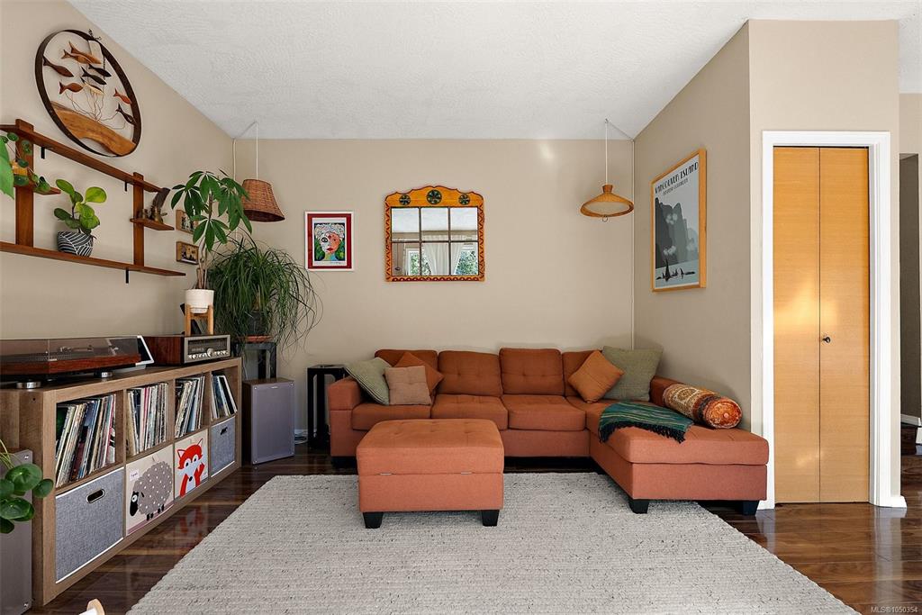 Fifth View of 1109 Caledonia Ave, Victoria, BC, V8T 1E9