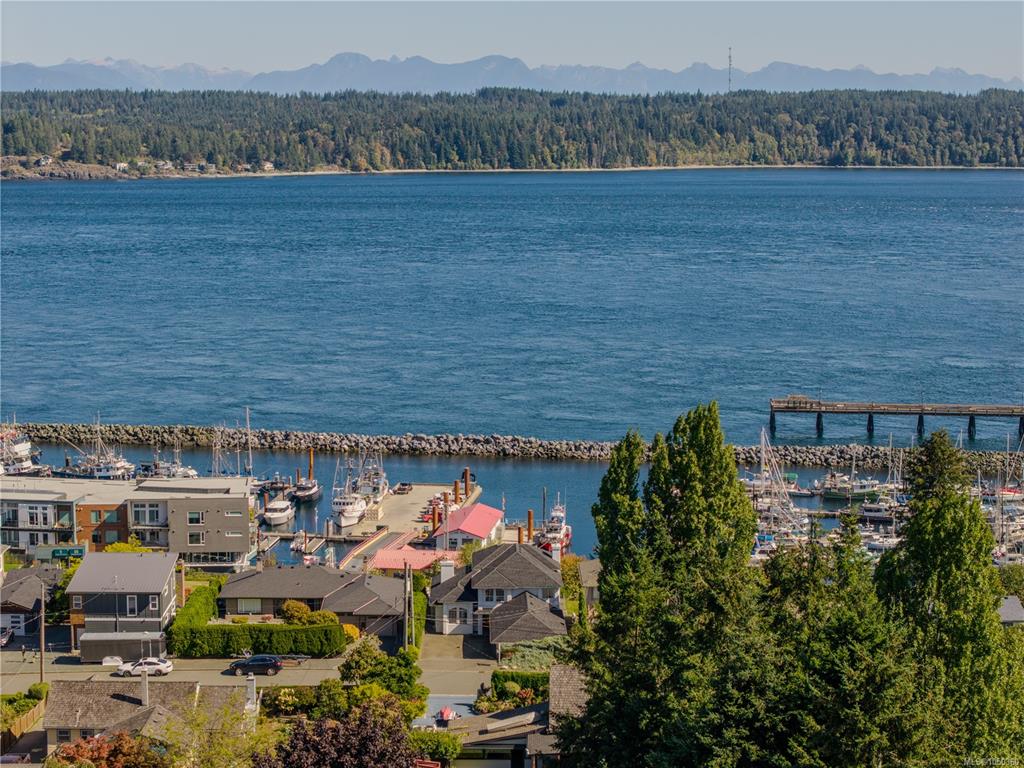 Fifth View of 725 Thulin St, Campbell River, BC, V9W 2L4