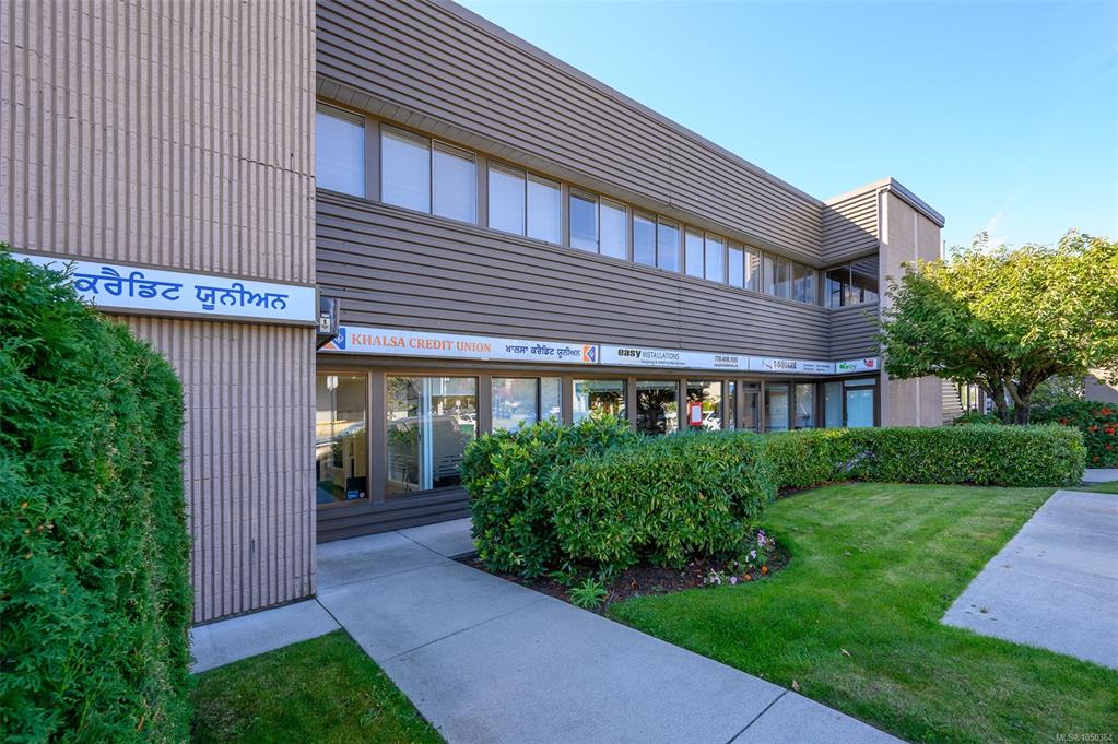 Third View of 3318 Oak St, Saanich, BC, V8X 1R1