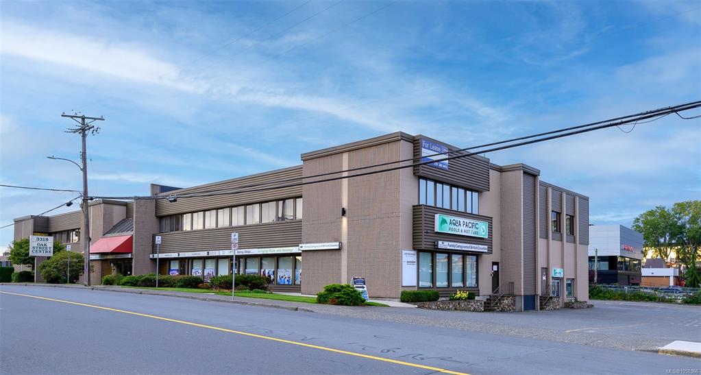 Fifth View of 3318 Oak St, Saanich, BC, V8X 1R1