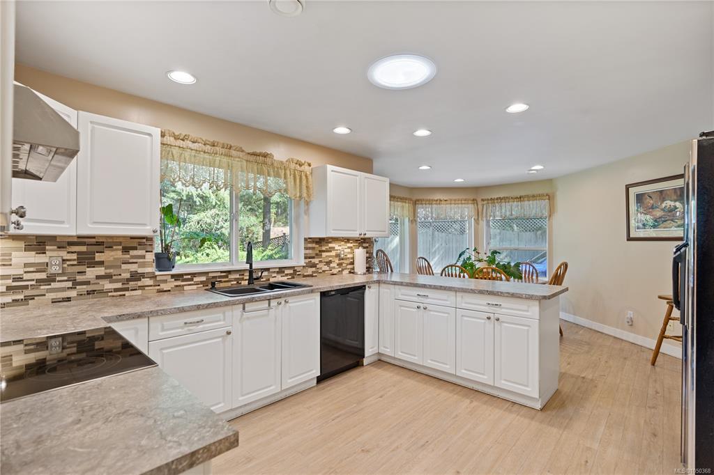 Fifth View of 661 Millstream Lake Rd, Highlands, BC, V9B 6E9