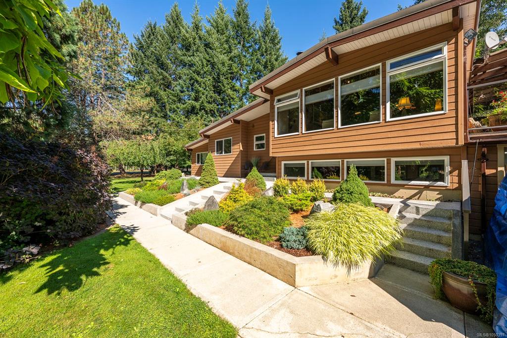 3742 James Cres, 1050397, BC,