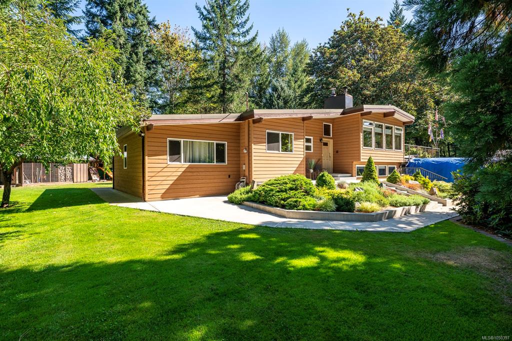 Fourth View of 3742 James Cres, Black Creek, BC, V9J 1E9