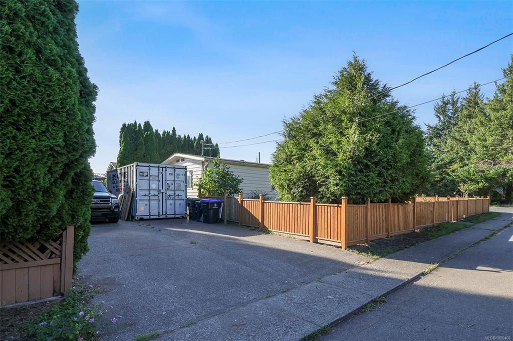 Fourth View of 2205 4th St E, Courtenay, BC, V9N 7L9