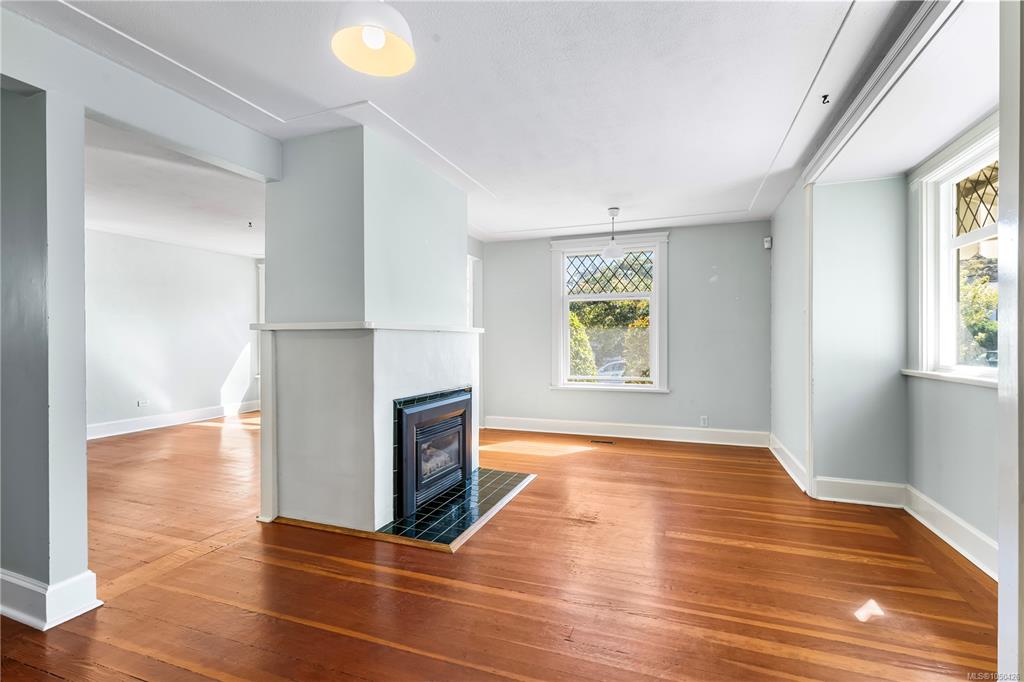Fifth View of 1360 Lang St, Victoria, BC, V8T 2S5