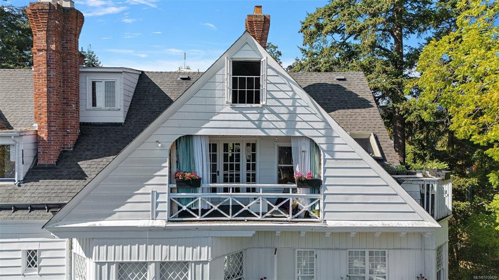 Third View of 1715 Rockland Ave, Hoche Laga, Victoria, BC, V8S 1W6