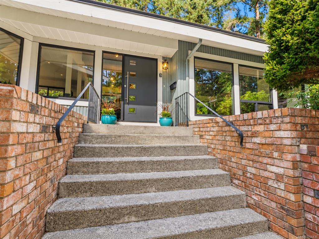 Fourth View of 973 Wagonwood Pl, Saanich, BC, V8X 4M1